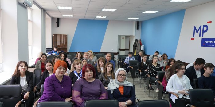 В ЦНППМ прошло совместное расширенное заседание клуба «Учитель года» и Совета старшеклассников и студентов при Минобрнауки РД